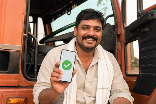 Vehicle owner clearing a pending fine on the official portal