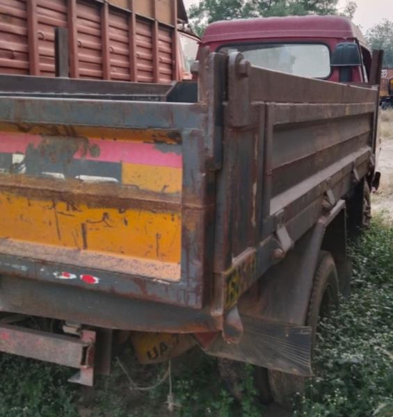 Mahindra Loadking image 2