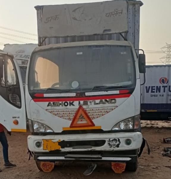 Ashok Leyland Boss 1212 image 2