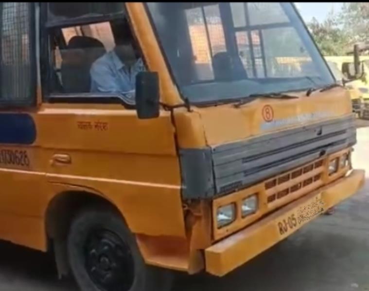 SML Isuzu Executive image 3