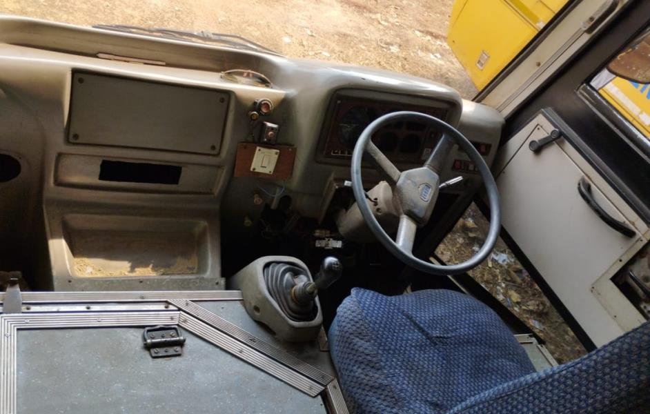 SML Isuzu Executive image 2