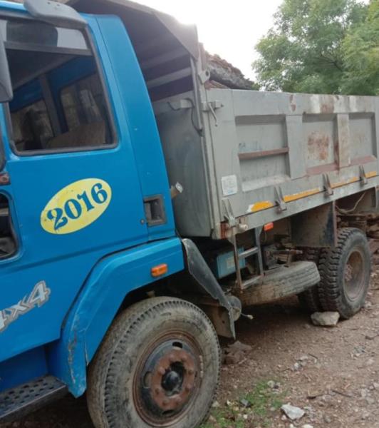 Ashok Leyland Boss 1212 image 2