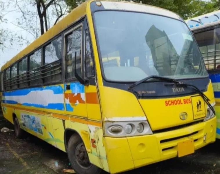 Tata LP 909 image 2