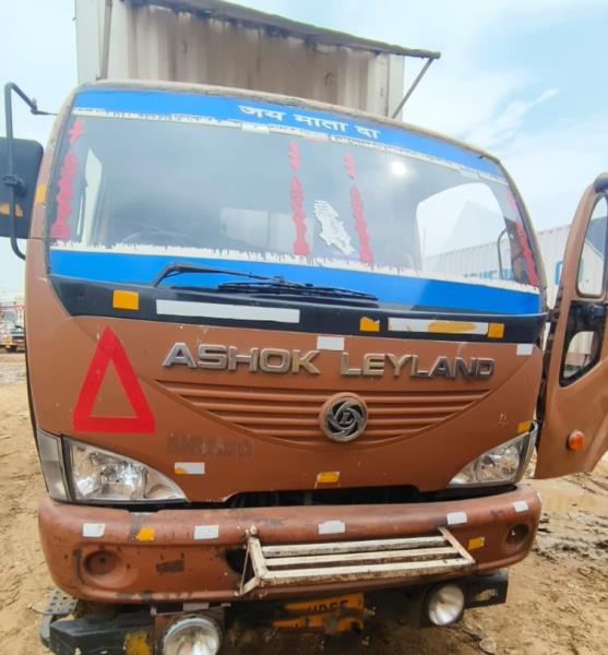 Ashok Leyland Boss 1212 image 4