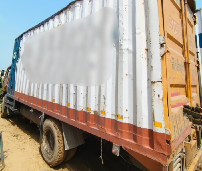 Ashok Leyland Boss 1212 image 2