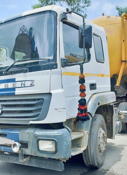 BharatBenz 4928 image 2