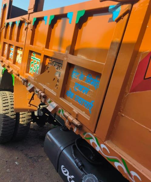 Tata 712 image 2