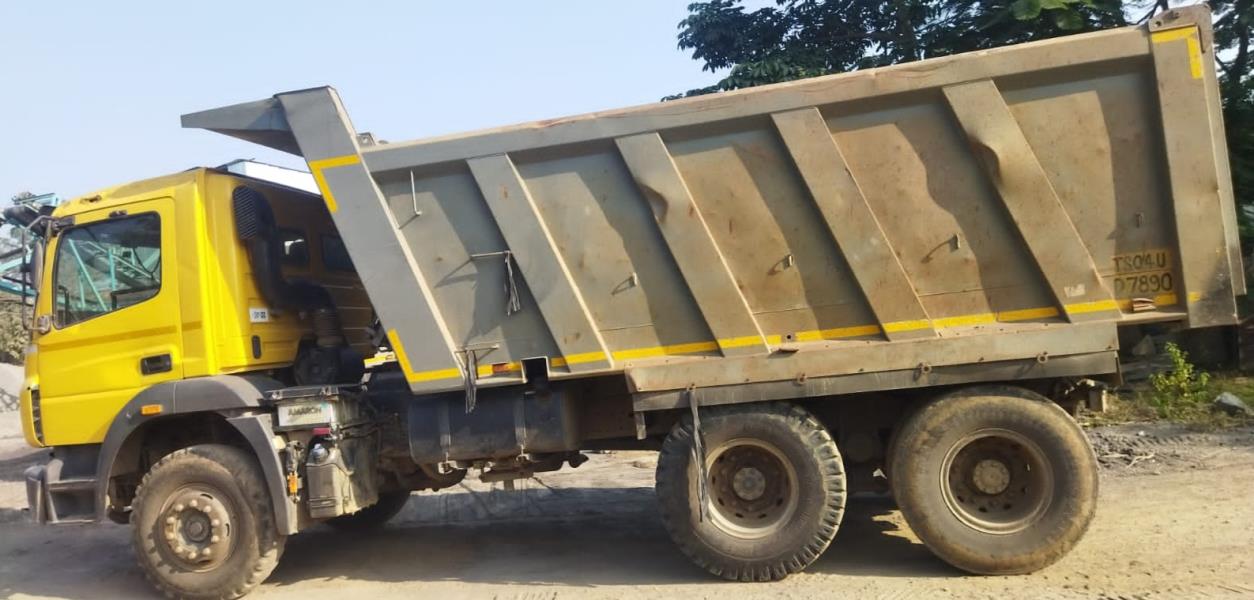BharatBenz 2823R image 3