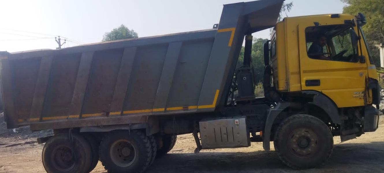BharatBenz 2823R image 2