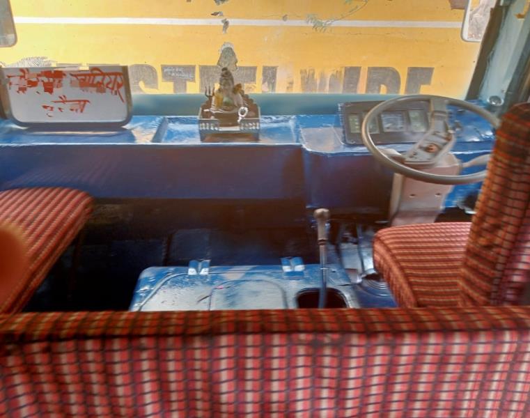 Tata LP 709 image 2