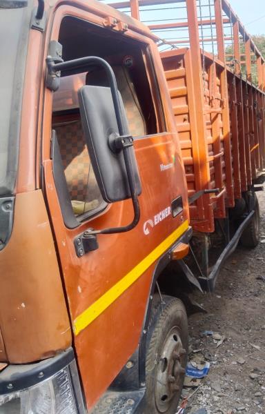 Eicher 1075 image 2