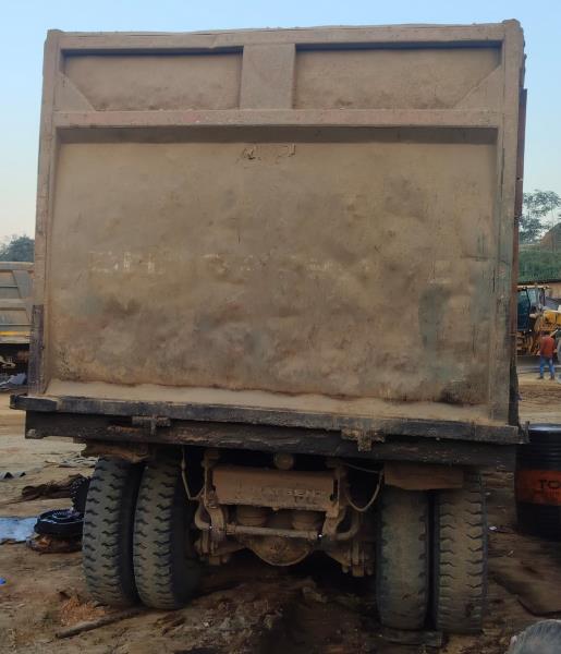 BharatBenz 2823R image 3