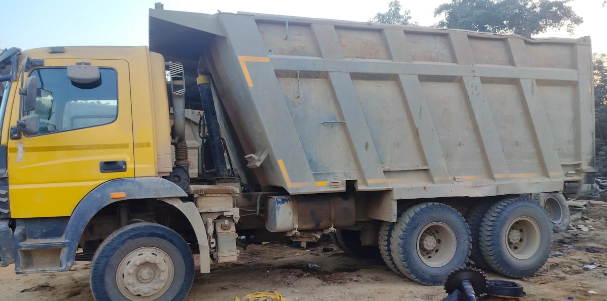 BharatBenz 2823R image 2
