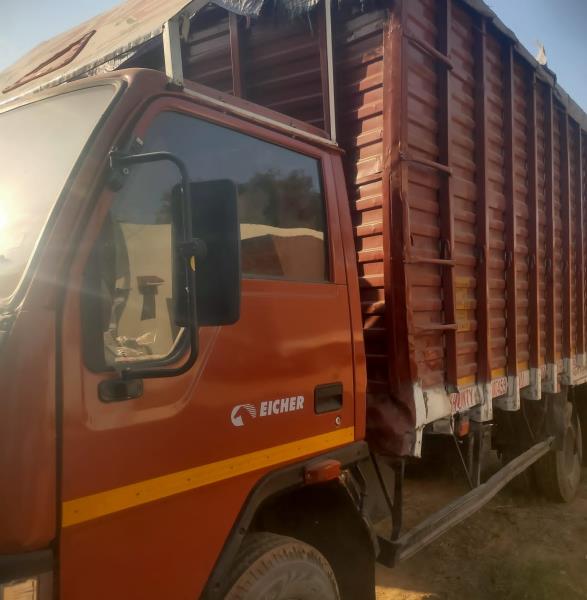 Eicher 1075 image 2