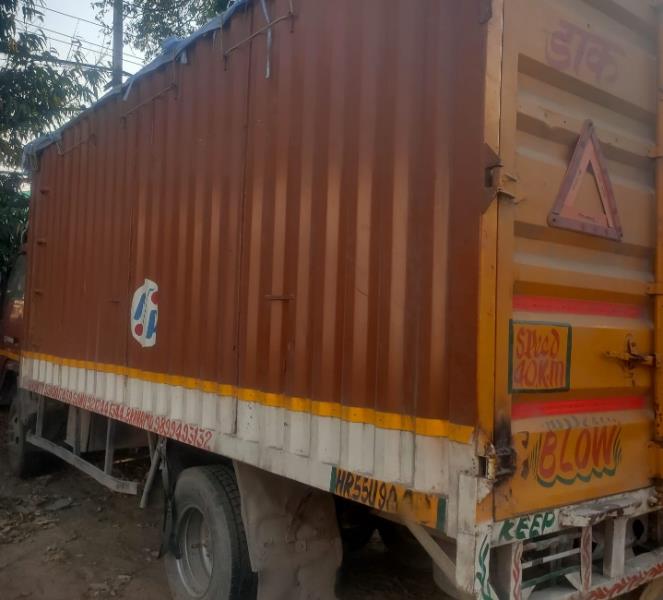 Eicher 1075 image 2