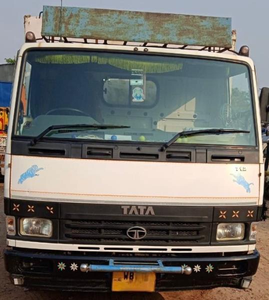 Tata 712 image 2