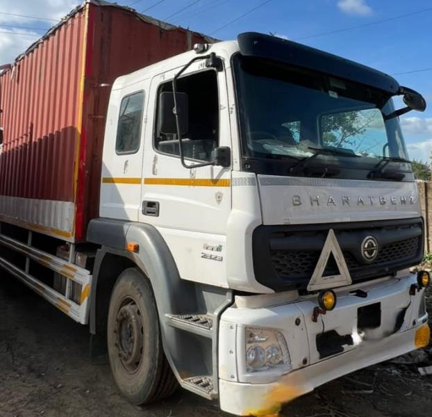 BharatBenz 2823R image 2