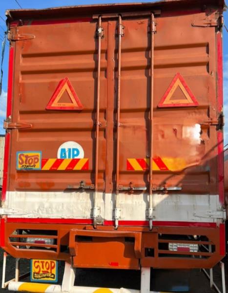 BharatBenz 2823R image 3