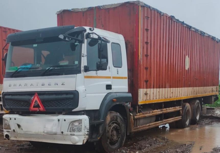 BharatBenz 2823R