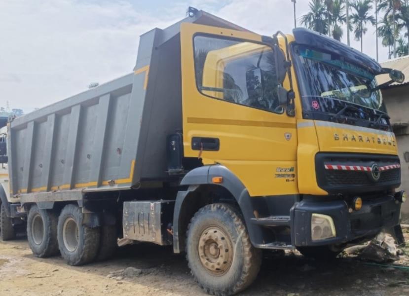 BharatBenz 2828C image 2