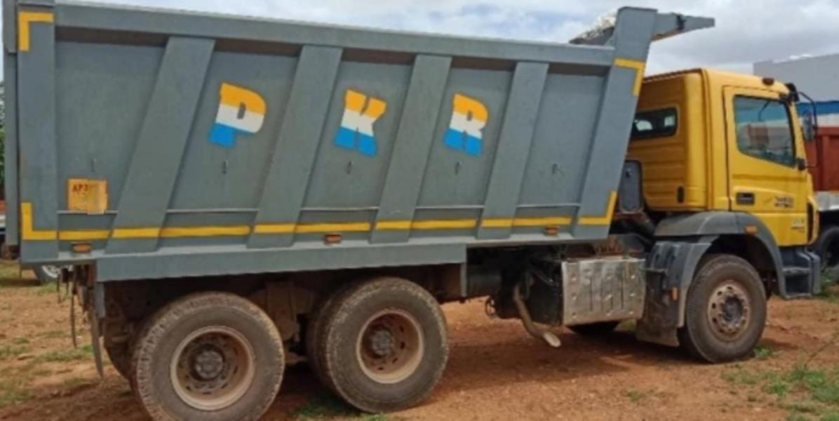 BharatBenz 2823R image 3