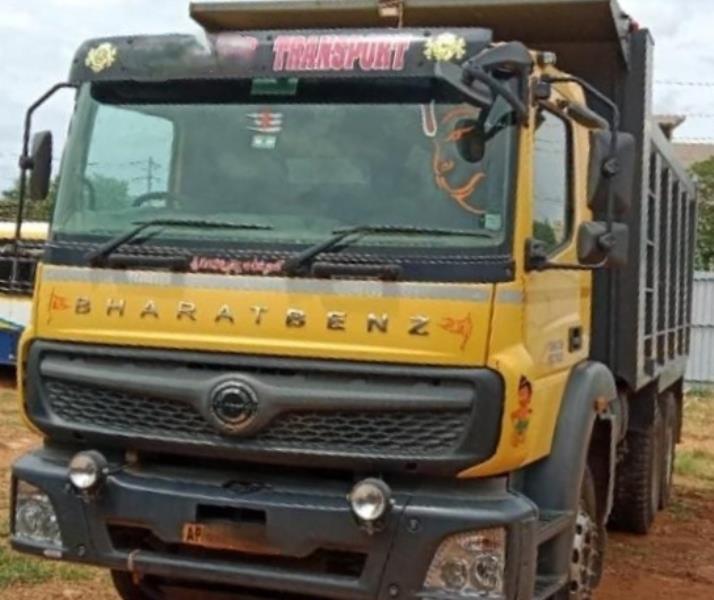BharatBenz 2823R