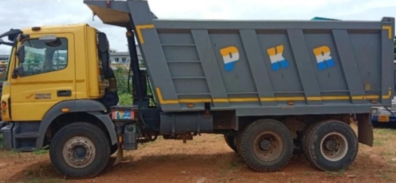 BharatBenz 2823R image 2