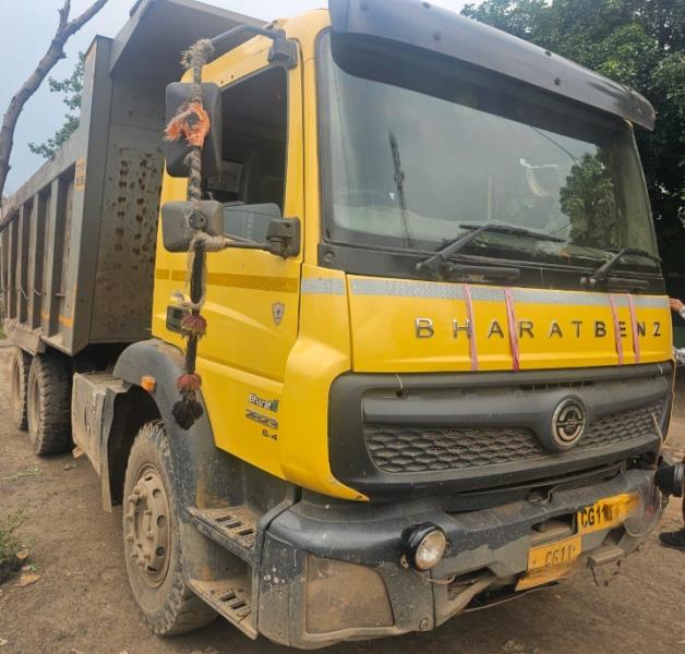 BharatBenz 2823R image 3