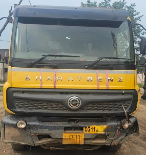 BharatBenz 2823R image 2