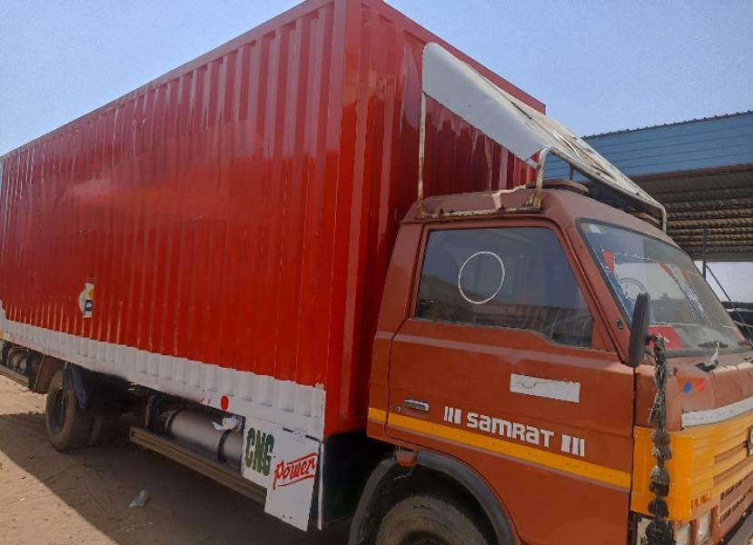 SML Isuzu Samrat image 2