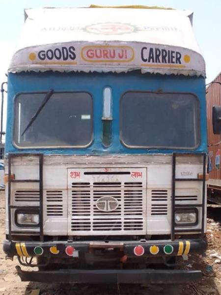 Tata 1615 image 2