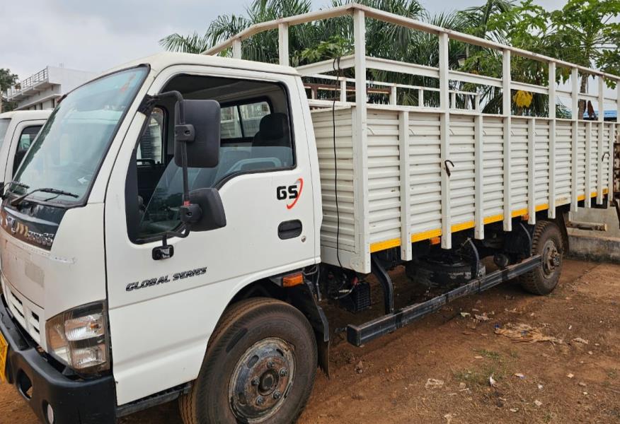 SML Isuzu Sartaj image 3