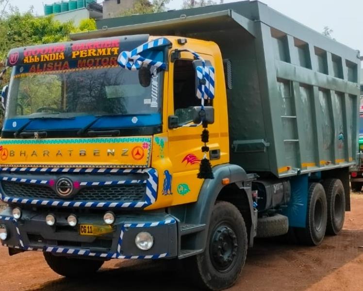 BharatBenz 2823R