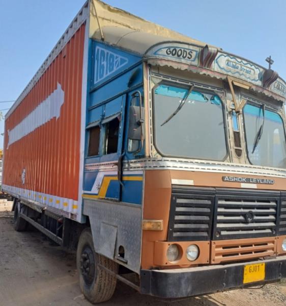 Ashok Leyland 1618 image 3