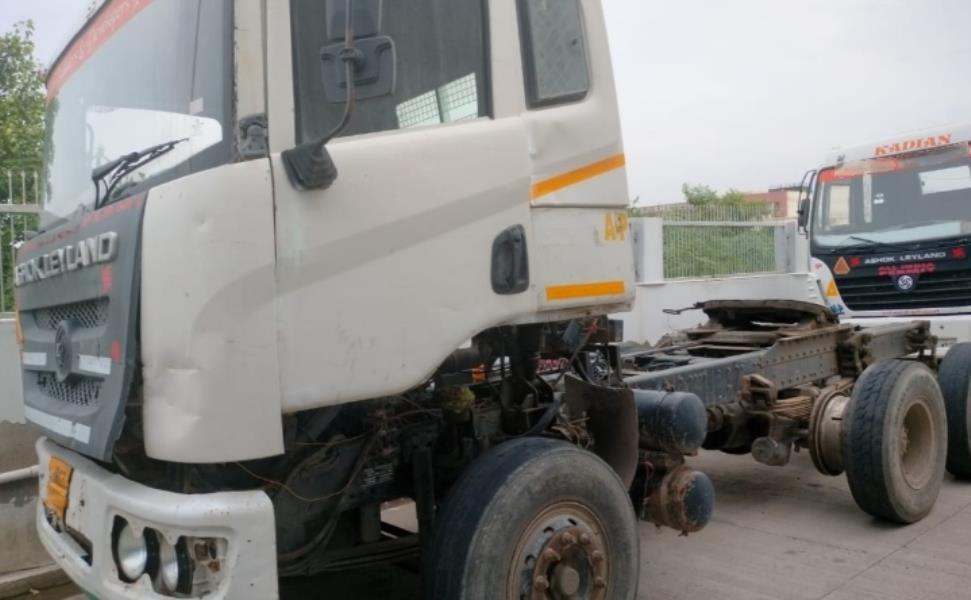 Ashok Leyland 4923 image 4