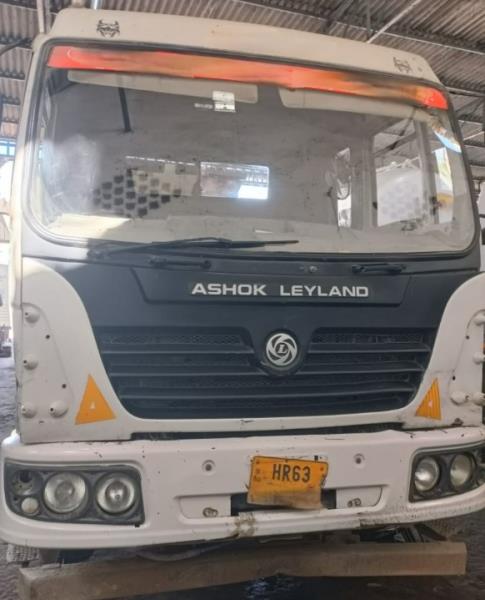 Ashok Leyland 4923 image 3