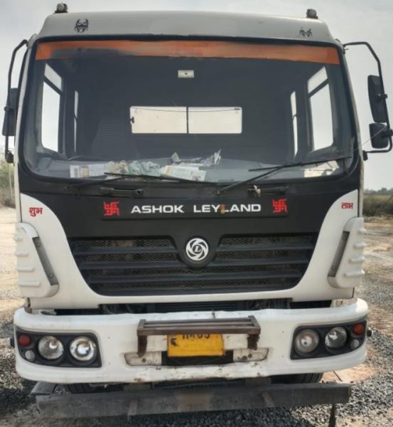 Ashok Leyland 4923 image 2