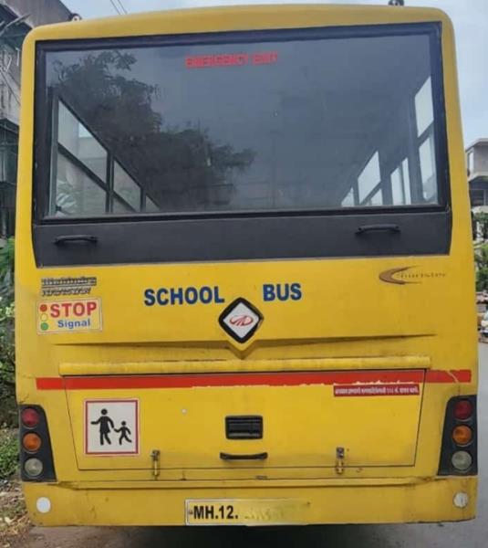 Mahindra Tourister image 3