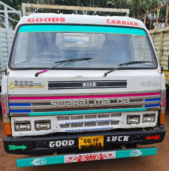 SML Isuzu Sartaj image 2