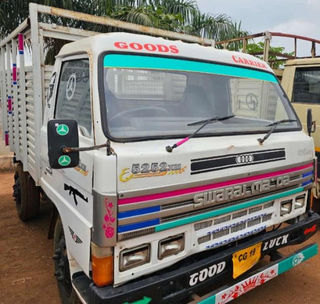 SML Isuzu Sartaj image 3