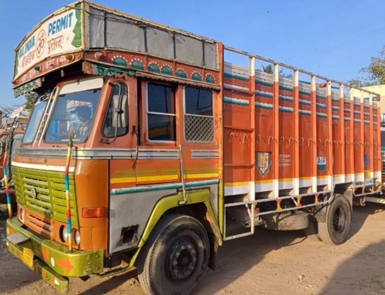 Ashok Leyland 1616 image 2