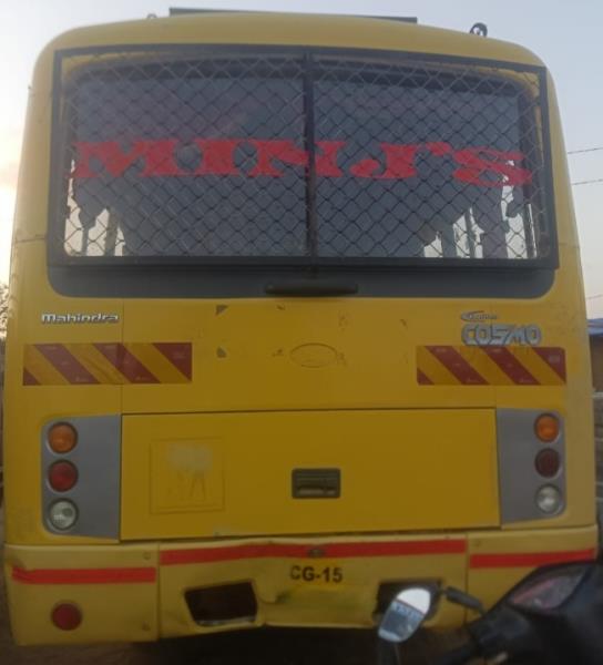 Mahindra Tourister image 4