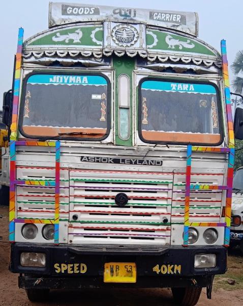 Ashok Leyland 3118 image 2