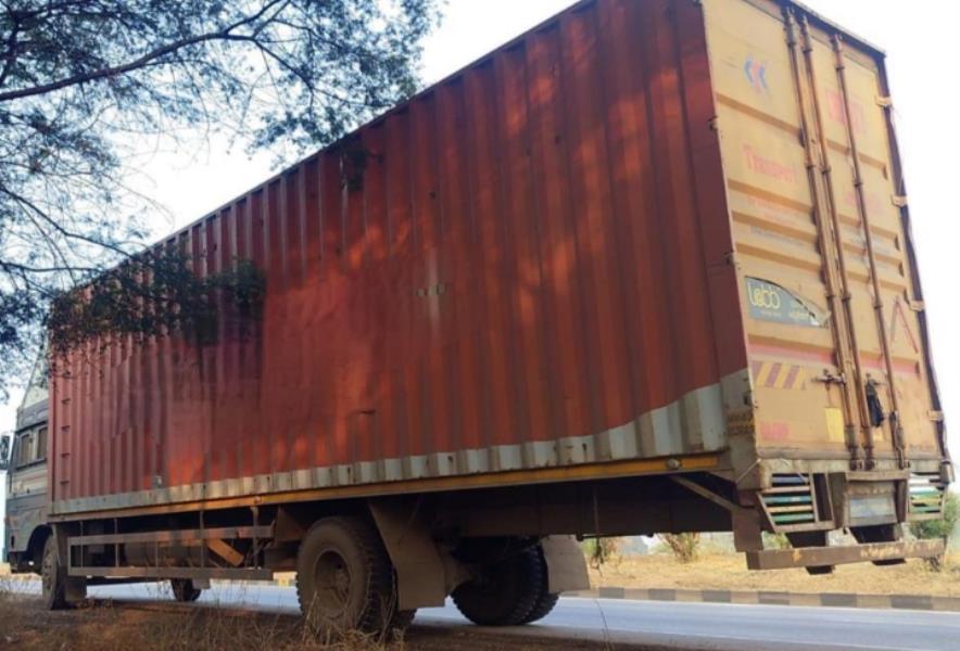Ashok Leyland 1618 image 2