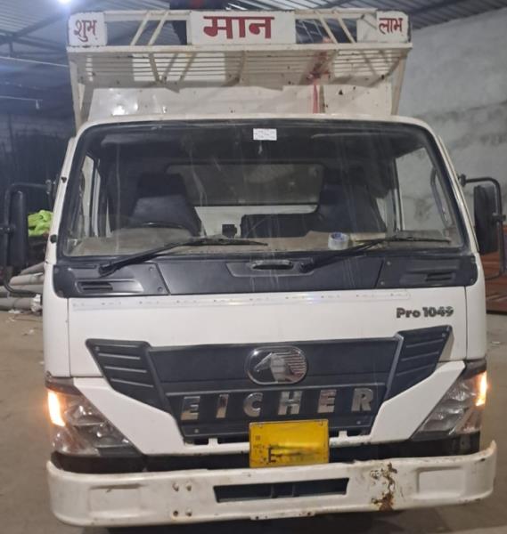 Eicher 1049 image 2