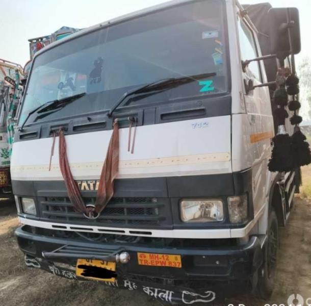 Tata 712