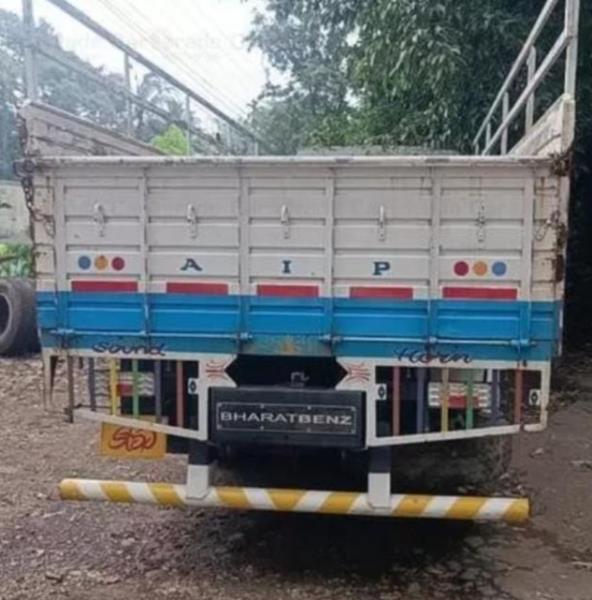 BharatBenz 2823R image 3