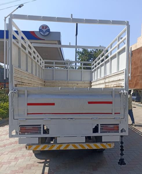 Tata 710 image 3