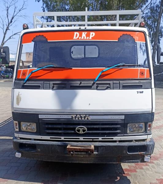 Tata 710 image 2