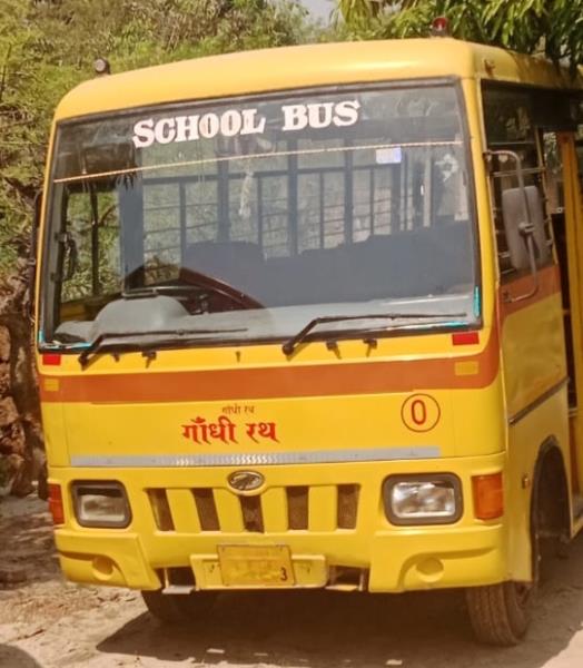 Mahindra Tourister image 2